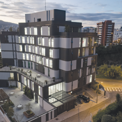 RVC arquitectos: Edificio Corporativo